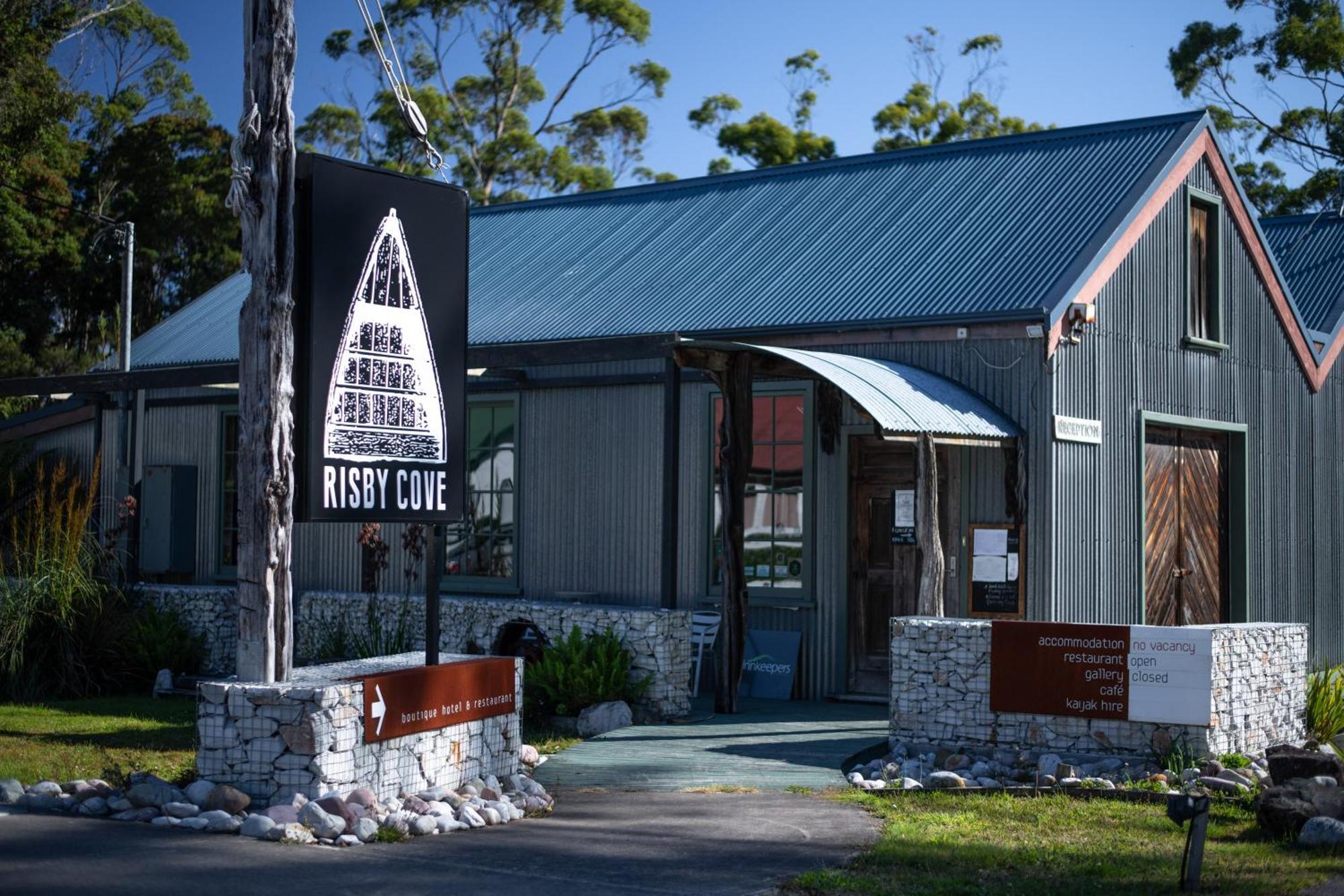 Risby Cove Boutique Hotel Strahan Exterior foto