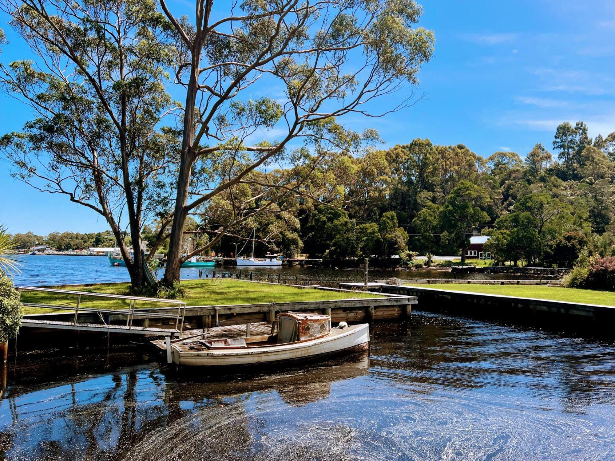 Risby Cove Boutique Hotel Strahan Exterior foto